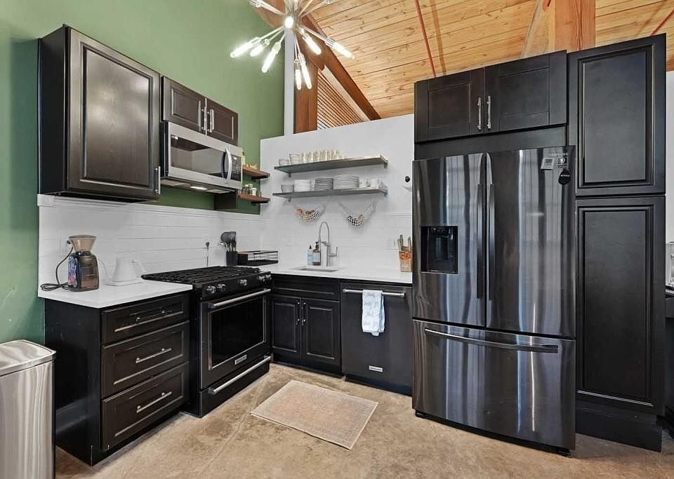 Building Photo - 170 Boulevard SE