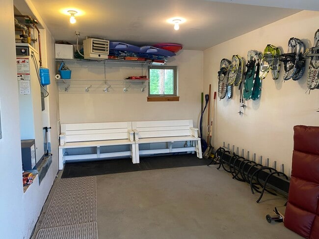 Building Photo - 213 Wolf Park Ln