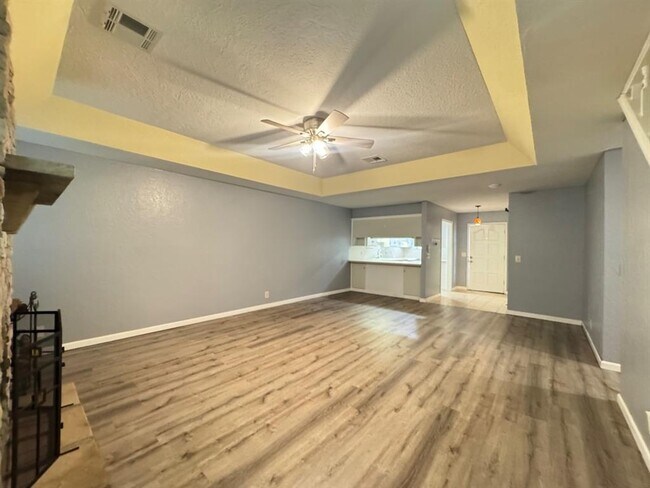 Building Photo - 905 Rambling Oaks Dr