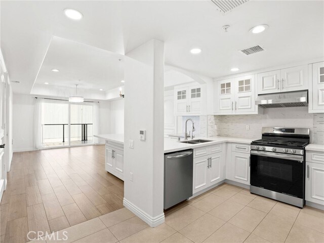 Building Photo - 1598 Long BCH