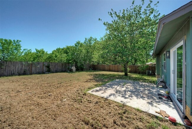 Building Photo - 7005 E Meadow Bend Dr