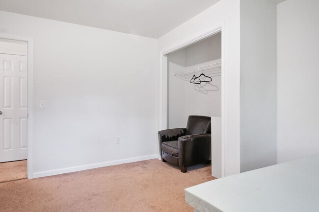 Building Photo - 1313 Giles Rd