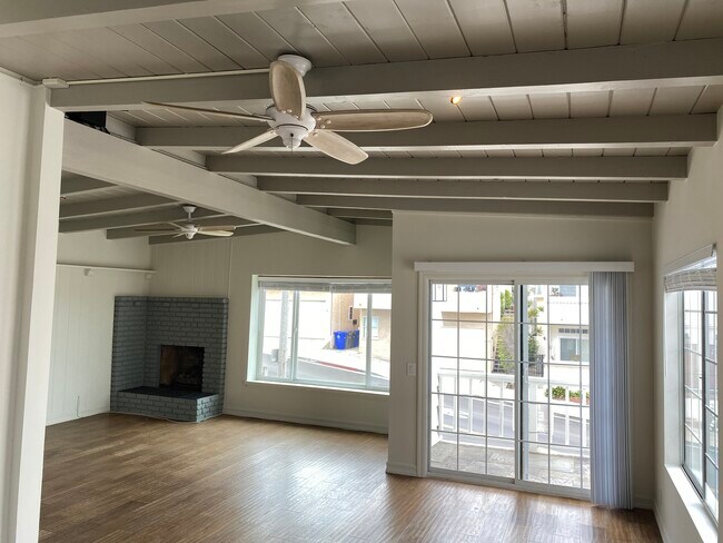 Living Space w/ Deck - 117 Marine Ave