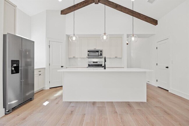 Building Photo - 21679 High Dr