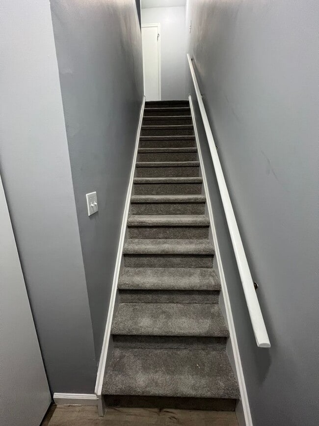 Building Photo - renovated 2-story Crestwood Condo! Situated in this great community is this wonderful 2-bedroom 1...