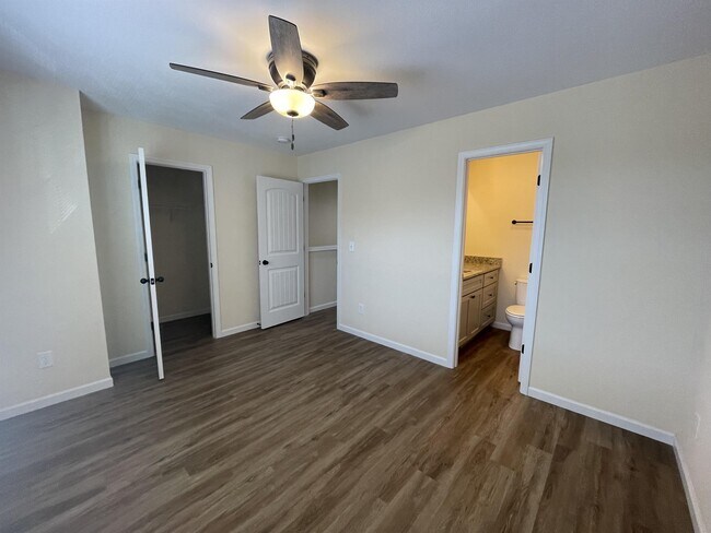 Building Photo - 914 Warrior Hill Dr