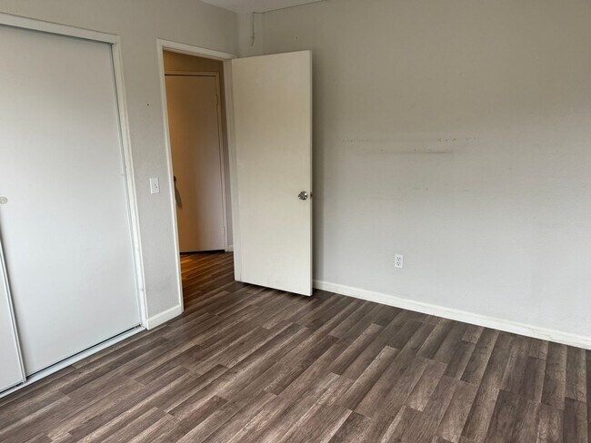 Building Photo - 3215 Glancy Dr