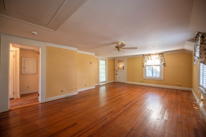 Building Photo - 209 W 1st St