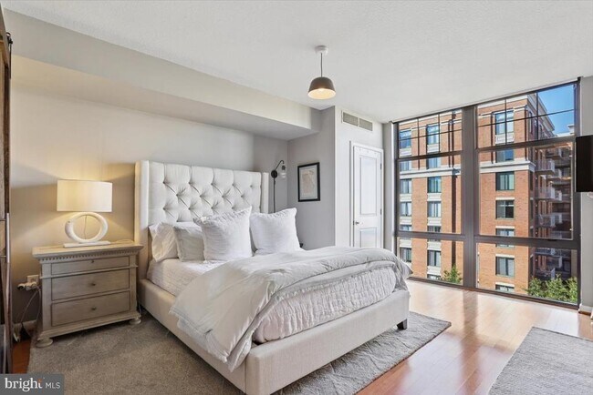 Building Photo - 1021 N Garfield St