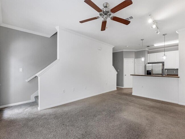 Building Photo - 9200 Westheimer Rd