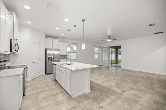 Building Photo - Spacious 4 Bedroom Home with Private Mother-in-Law Suite – Pet Friendly & Move-In Ready!