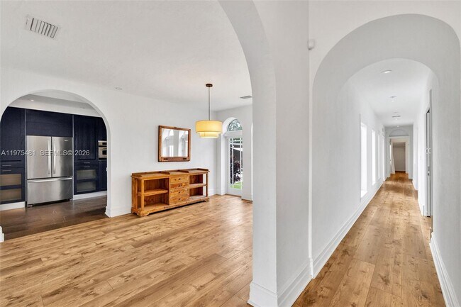 Building Photo - 113 NE 101st St