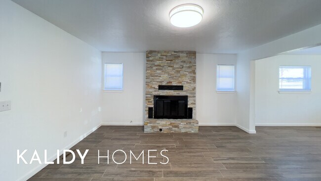Building Photo - 4605 Sunset Terrace