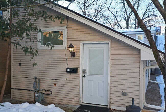 Building Photo - 814 Grand Ave