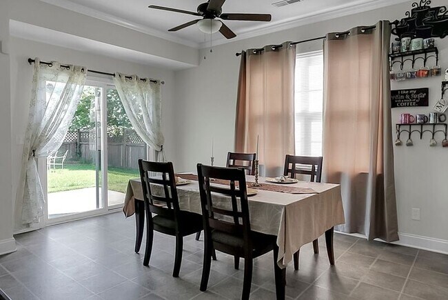 Building Photo - 334 Albrighton Way