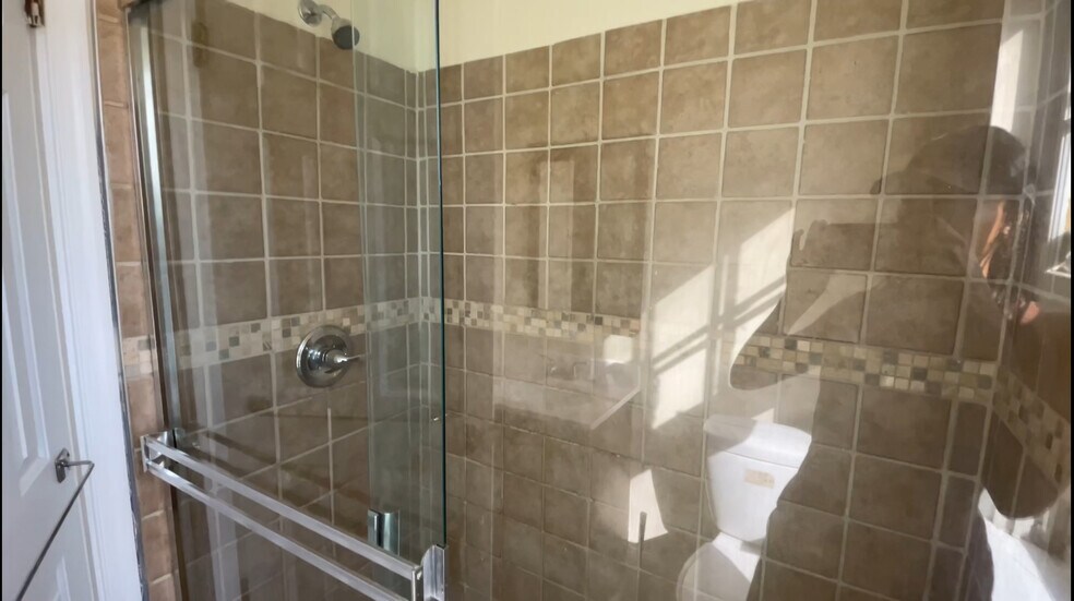 Bathroom - 2034 Green St