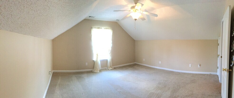 Bonus/guest room - 145 White Dogwood Ln