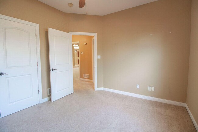 Building Photo - 5305 Chamois Dr