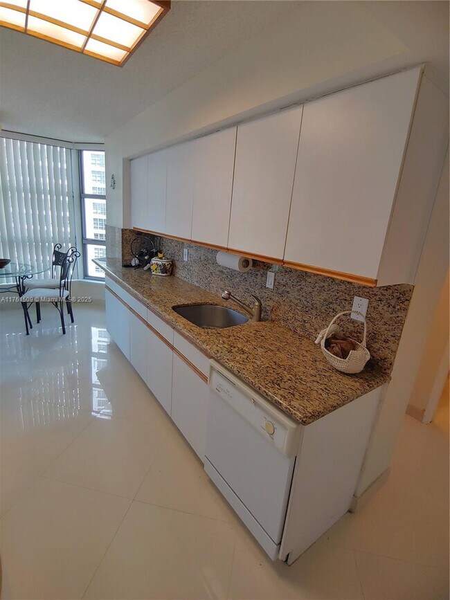 Building Photo - 19101 NE 36th Pl