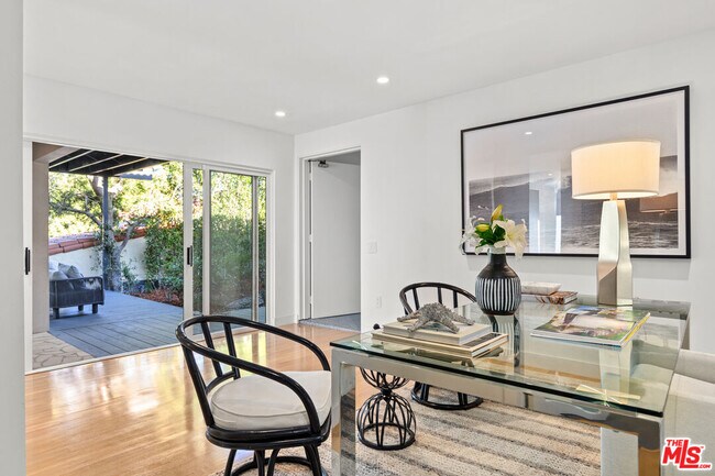 Building Photo - 249 Rees St