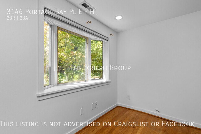 Building Photo - One of a kind 2 bed/1.75 bath houseboat ov...