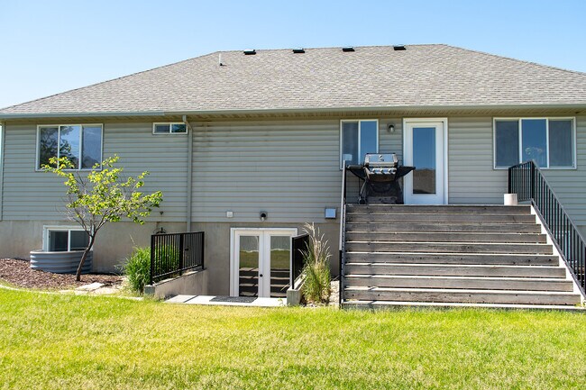 Building Photo - 845 845 W