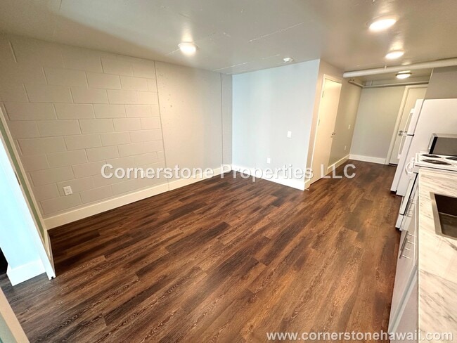Building Photo - 803 Waimanu St