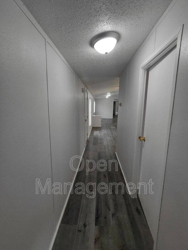 Building Photo - 301 Mantle Ave