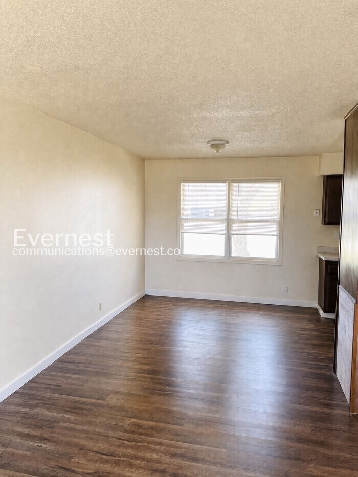 Building Photo - 928 Timber Ln