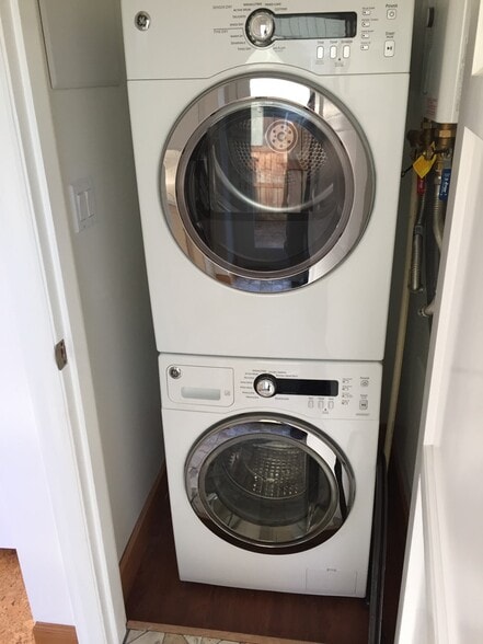 Building Photo - 4070 NE 8th Ave