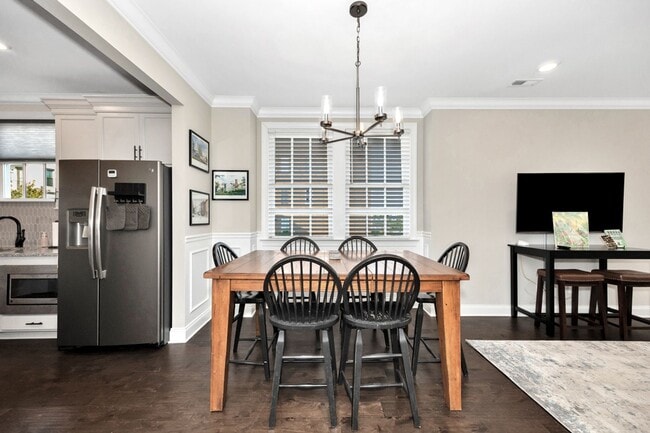 Building Photo - Fully Furnished 3 Bedroom Home Near Toyota...