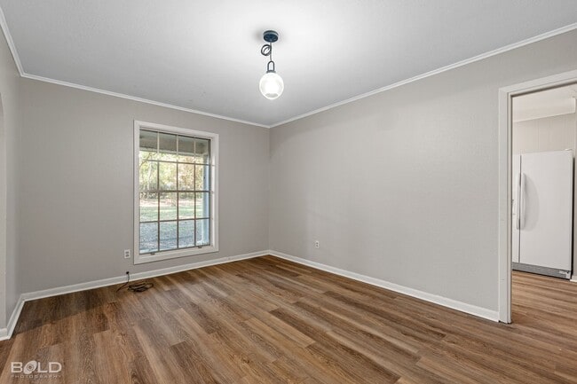 Building Photo - Country LIving!! MOVE IN SPECIAL HALF OFF ...