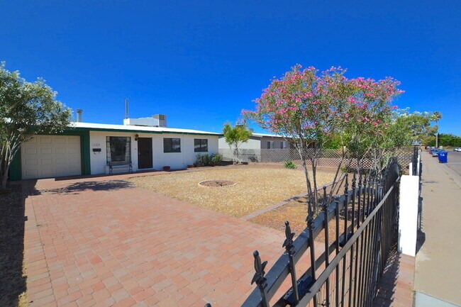 Move In Ready! Amazing Tempe Location - Move In Ready!  Amazing Tempe Location