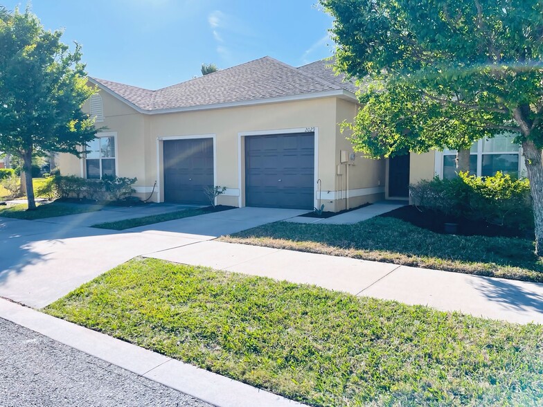 Villa front entrance - 2029 Hawks Island Dr