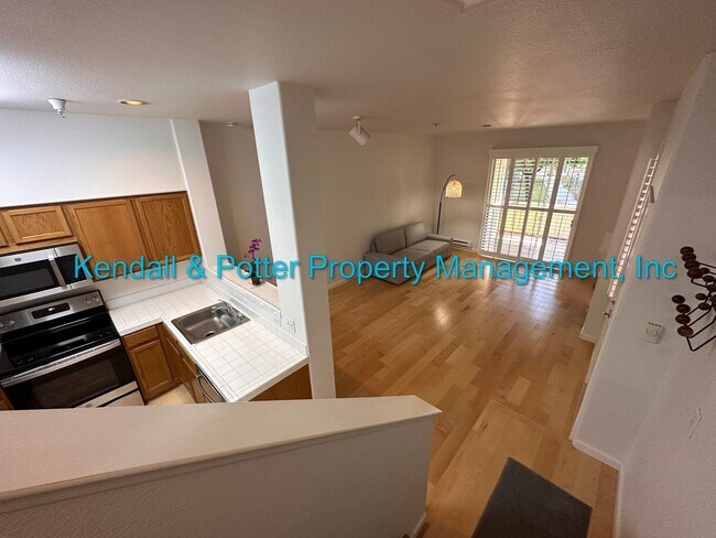 Building Photo - One Bedroom Condo Close to Downtown Santa Cruz!