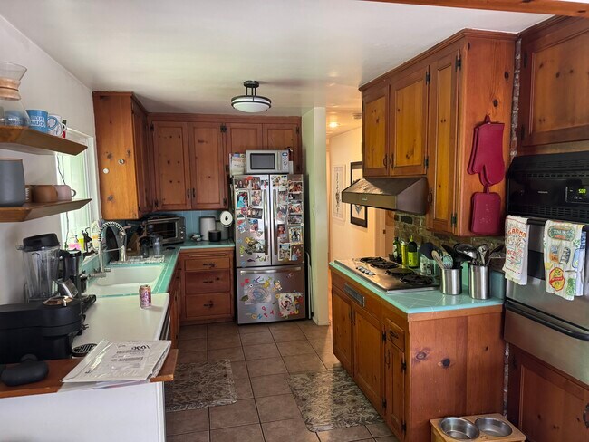 Kitchen - 1860 Deloz Ave