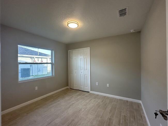 Building Photo - "Spacious 3-Bedroom Duplex Oasis with 2 Fu...