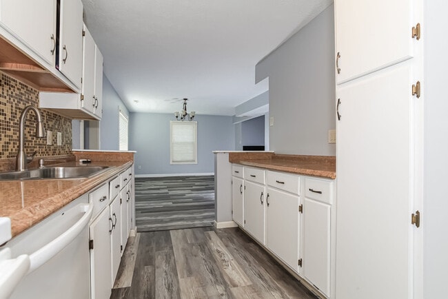 Building Photo - 8067 Buckland Dr
