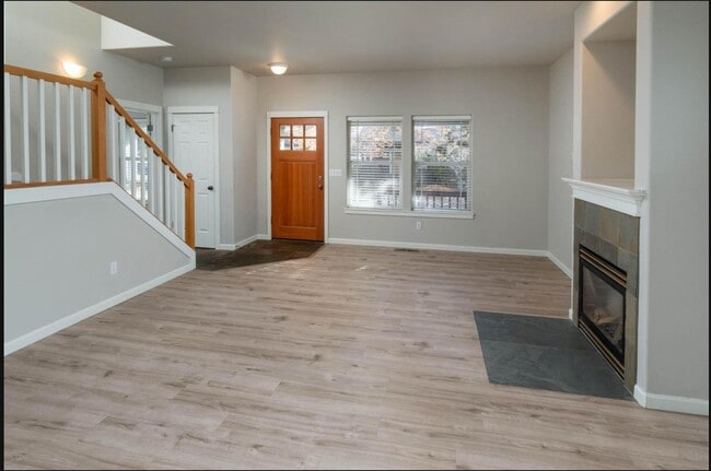 Building Photo - 21328 Oakview Dr