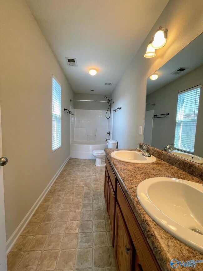 Building Photo - 3412 Castlecreek Dr SW