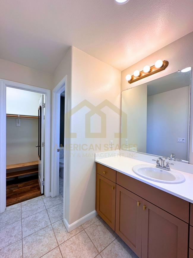 Building Photo - 1208 Meridian Way