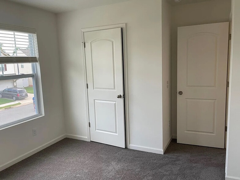 Building Photo - Room in House on Mariners Ct