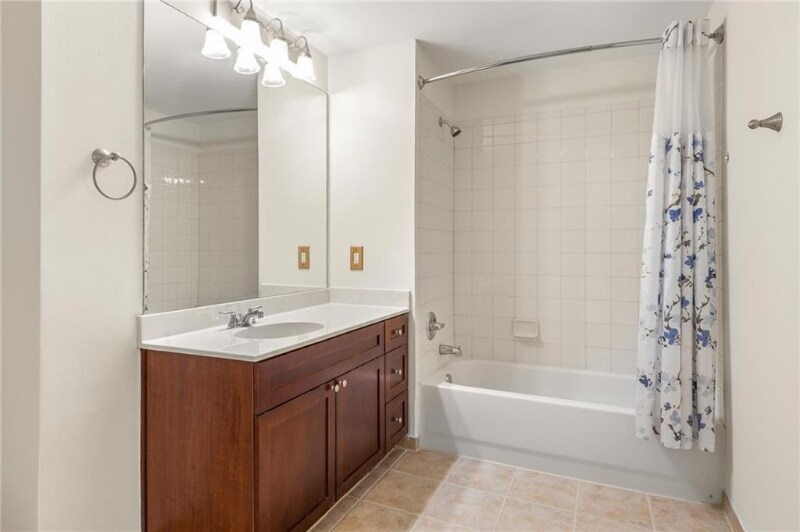 Building Photo - 230 E Ponce de Leon Ave