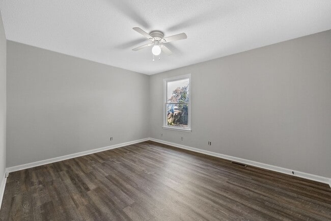 Building Photo - 4 Bedroom Pet Friendly Home For Rent!