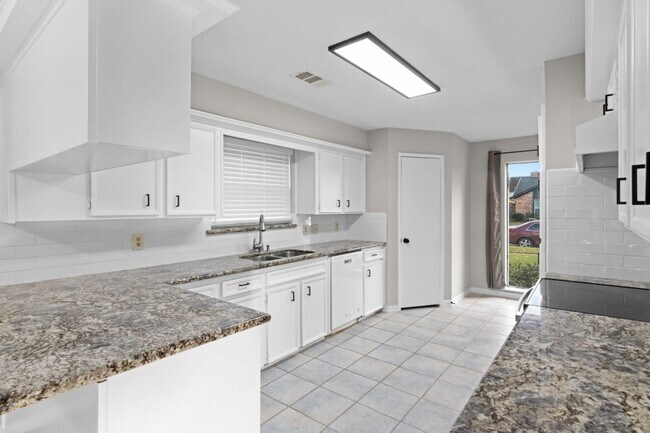 Building Photo - 10211 Sagemill Dr