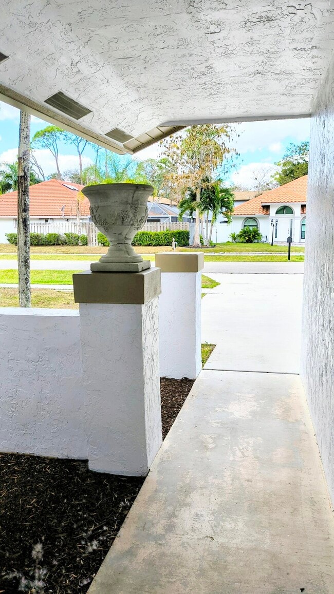 Building Photo - 1170 Staghorn St