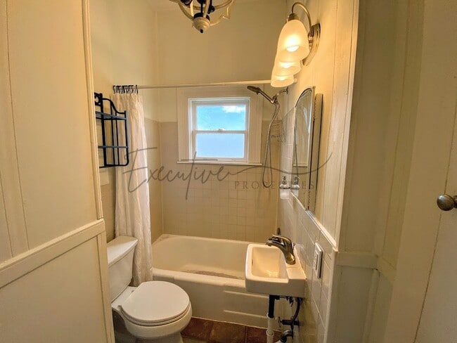 Building Photo - Charpentier District 2-Bed Duplex with Wi-...