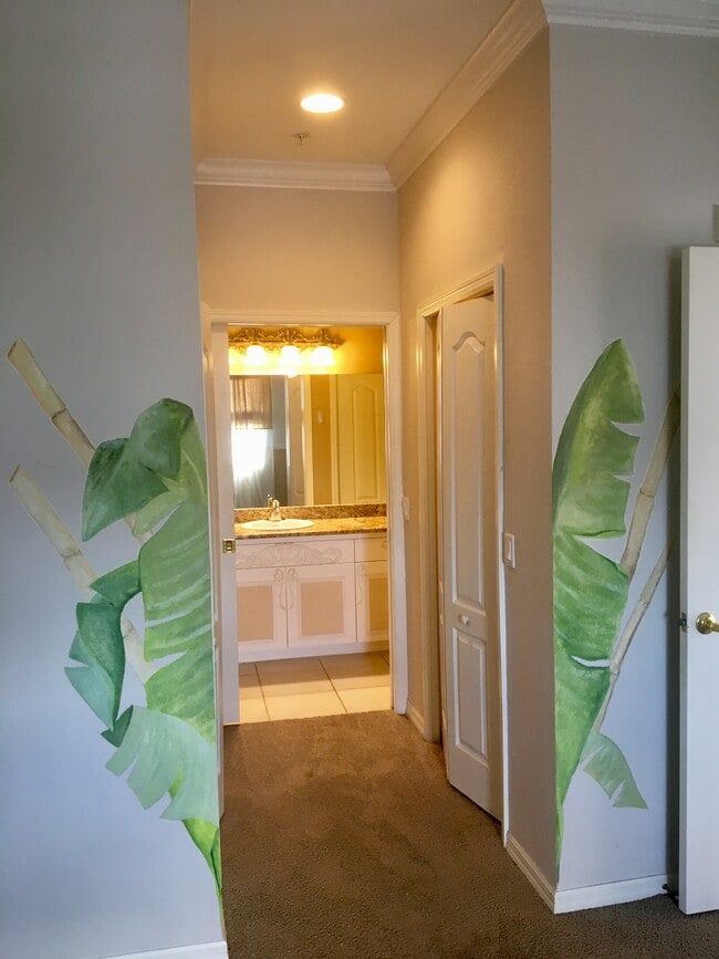 Building Photo - 8550 Kingbird Loop