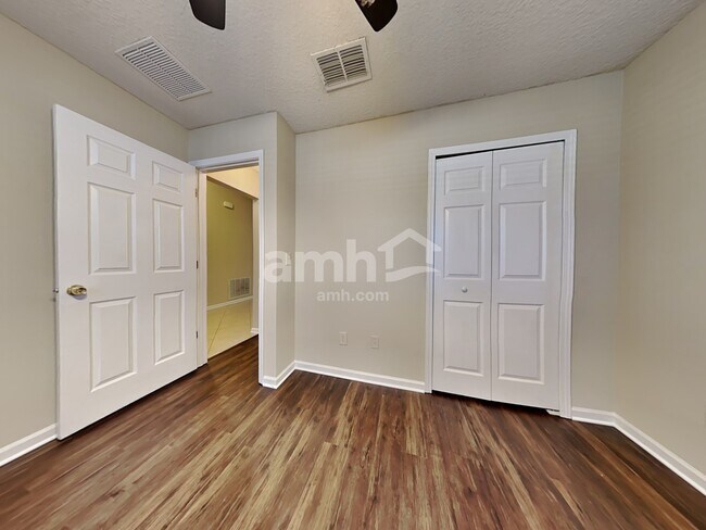 Building Photo - 12333 Anarania Dr
