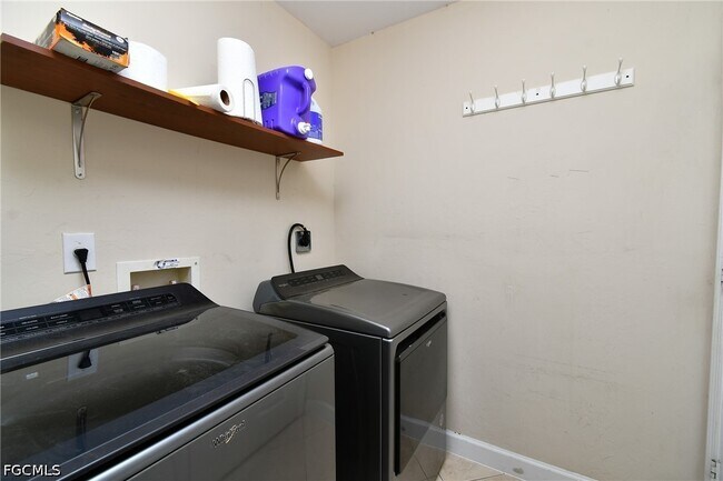 Building Photo - 3409 16th St W